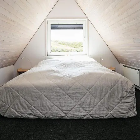 Three-bedroom Holiday In 1 *