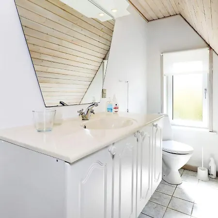 別荘 Three-bedroom Holiday In 1