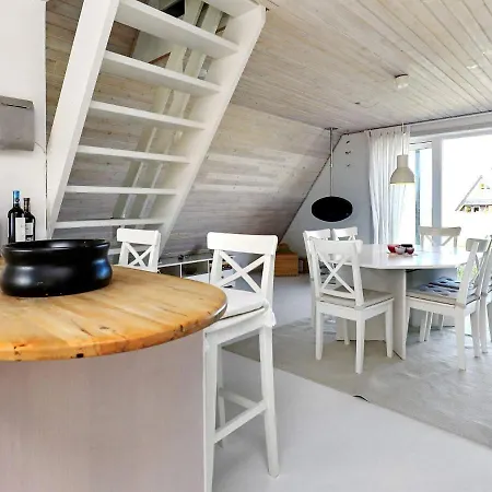 Three-bedroom Holiday In 1 *
