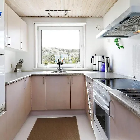 Three-bedroom Holiday In 1 *
