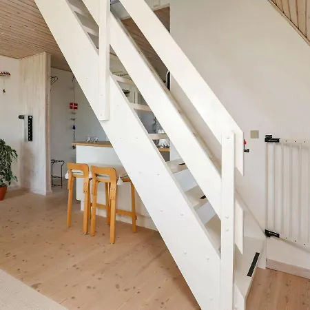 Three-bedroom Holiday In 1